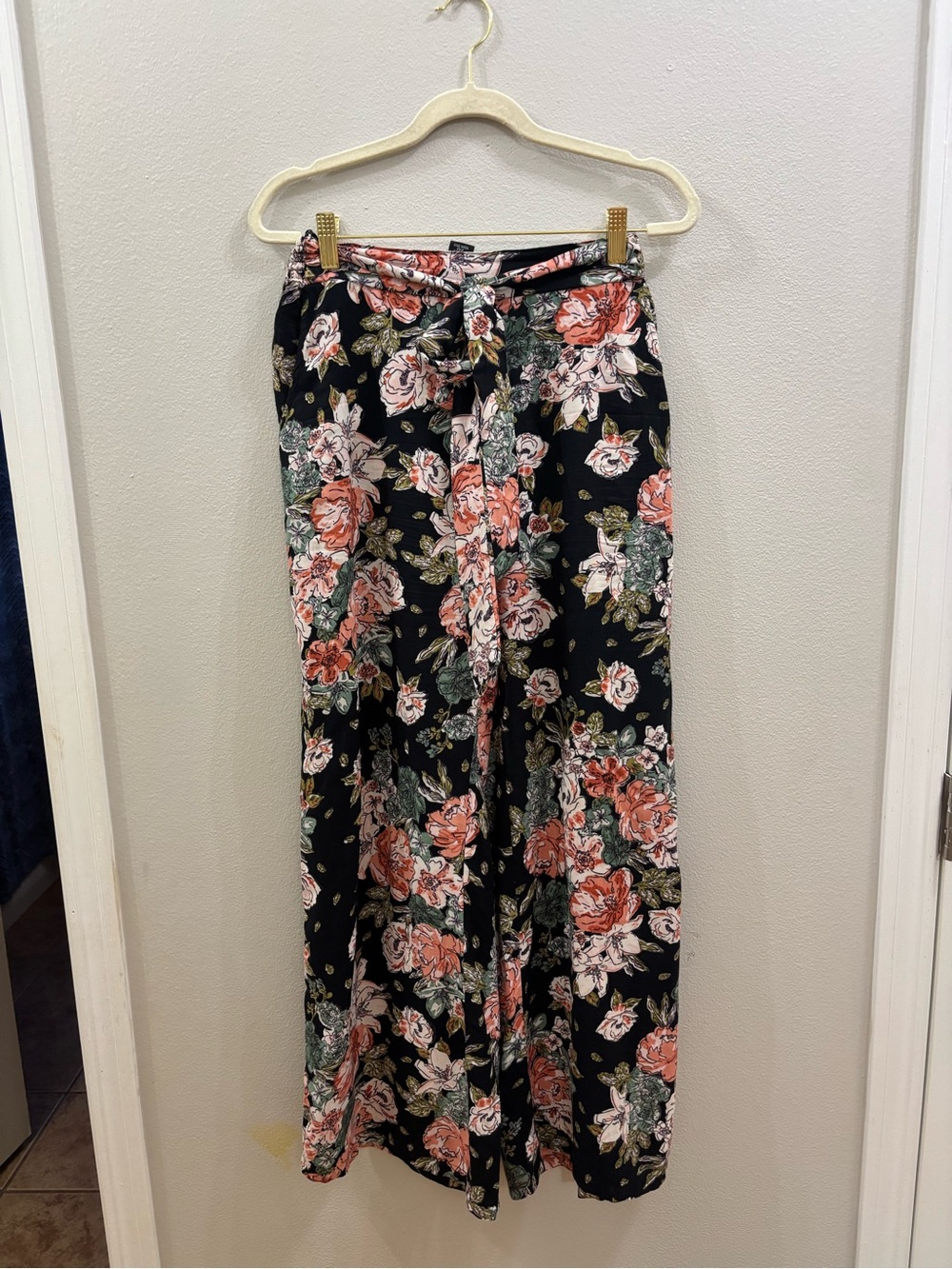 Angie Black Floral Tie-Waist elastic pant medium